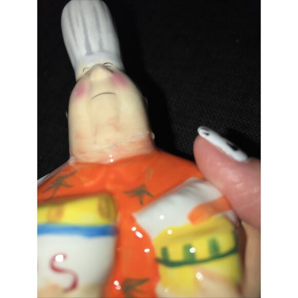 Tracy Flickinger CIC “Masters of the Grill” Salt & Pepper Shakers. Damaged- READ - Picture 6 of 7